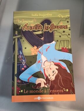 📚 4/$20 📚 Le journal d'Aurélie Laflamme - Le monde à l'envers